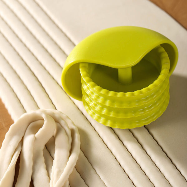 Product image for  Kitchen Pastry Cutter Round Twist Pizza Curling Wheel Received Tagliolini Cutter Home Décor 7