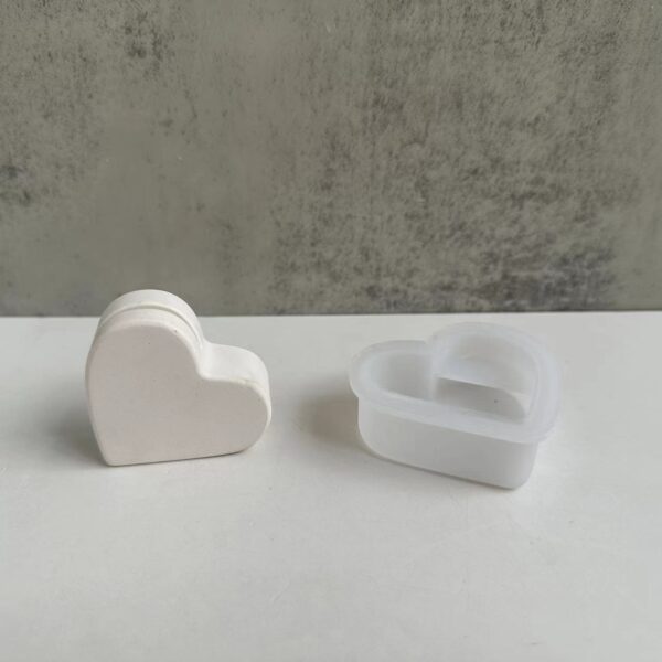 Product image for  Love Heart Business Card Holder Note Clip Silicone Mold Home Décor 7