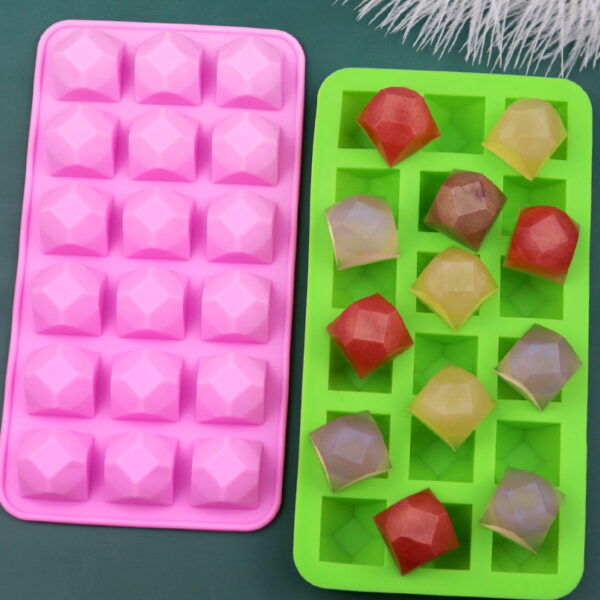 Product image for  18 Grid Silicone Diamond Ice Cube Mold Home Décor 4